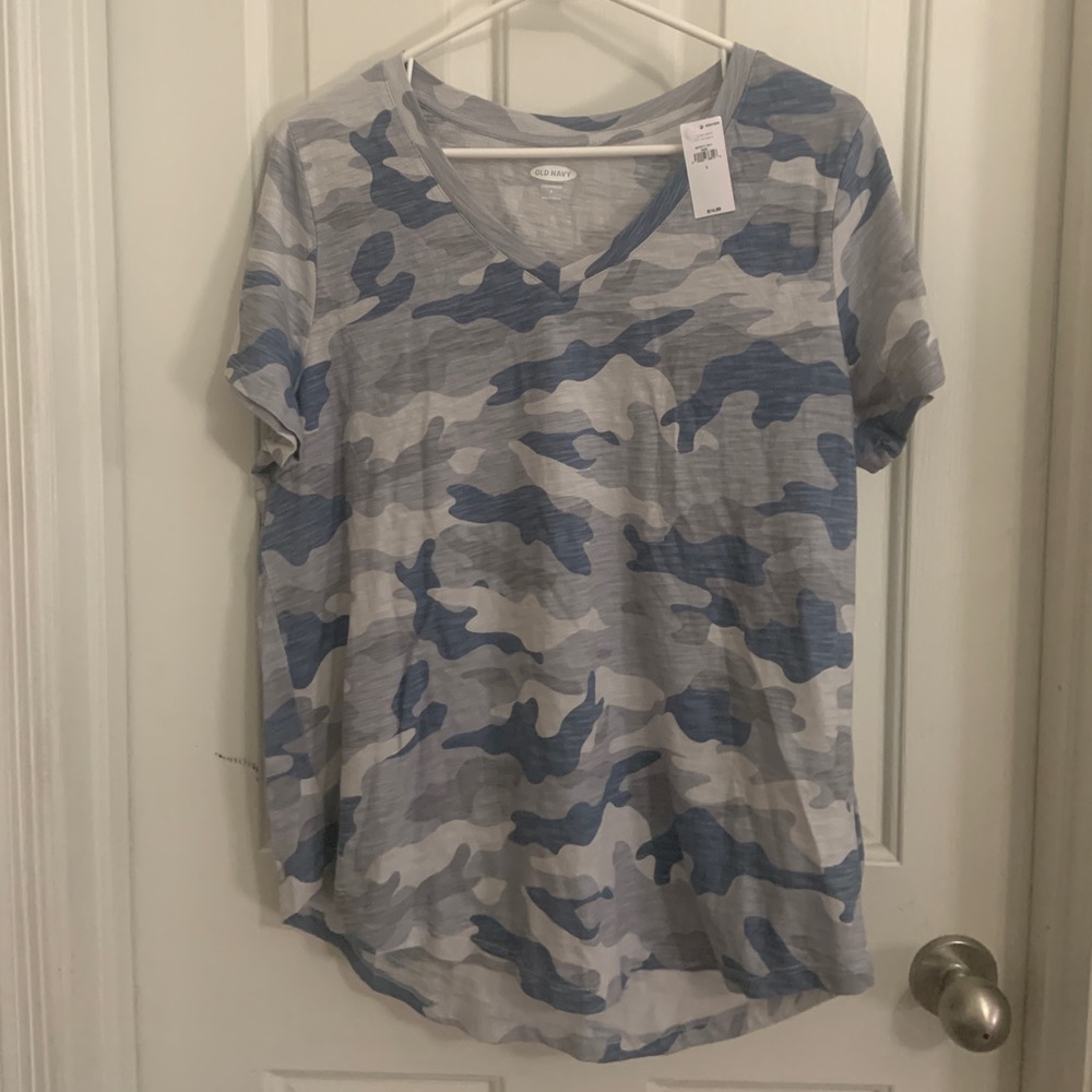 Gray chamo tee with tags